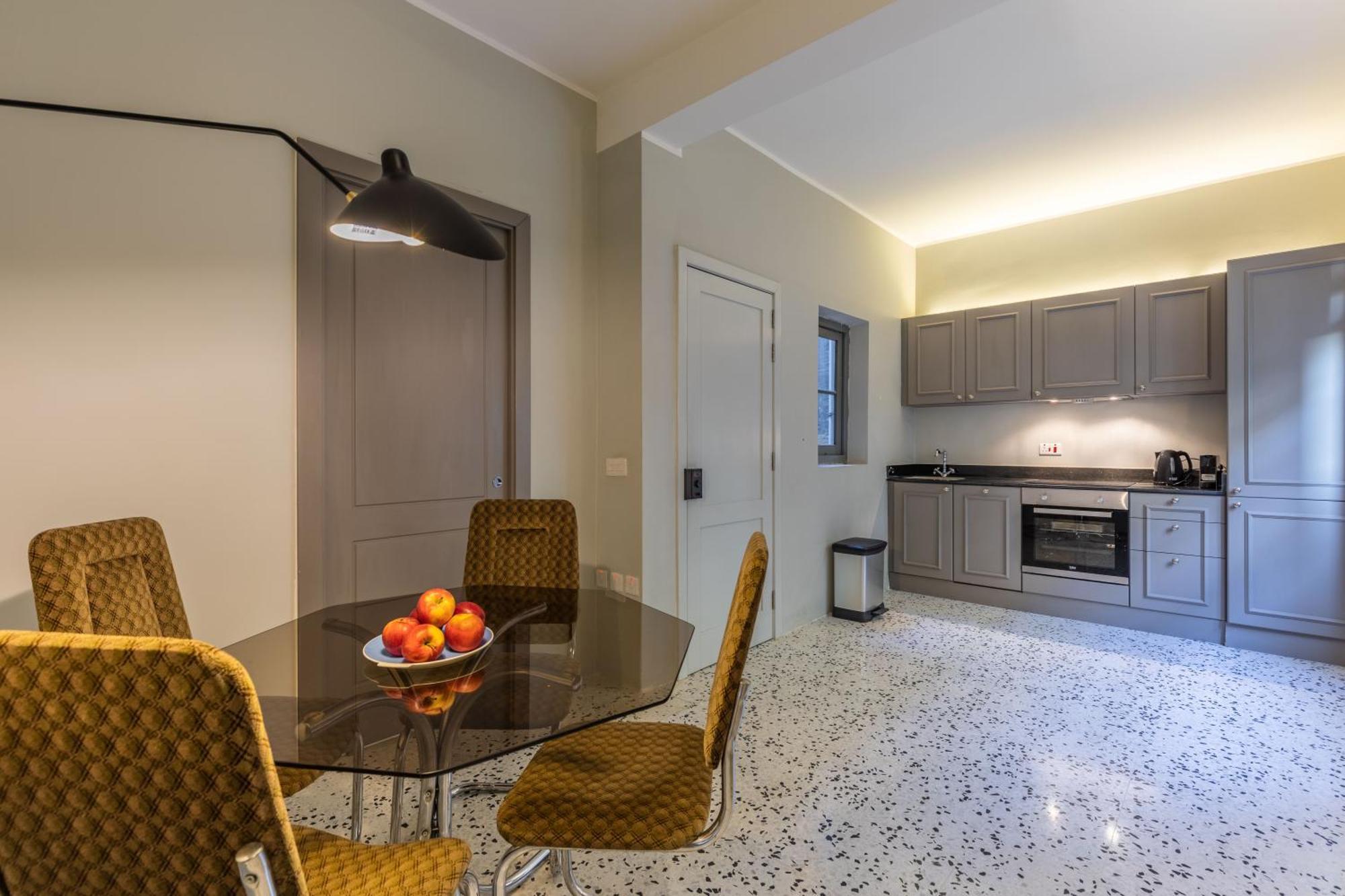 Stylish Retro Suites Флориана Экстерьер фото